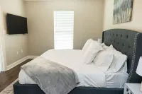 Close to LSU and Hospitals - King Beds & Pool