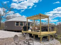 Cozy Luxury Mountain View Yurt! HOT TUB, WiFI, A/C and Shower!!