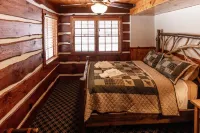 Cozy, Rustic Luxury Cabin on Round Lake, with all of the modern conveniences!