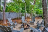 Coastal house in the Florida Keys with pool in a private area.