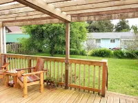 Modern renovated family friendly home close to beach and restaurants Hotel a Westport