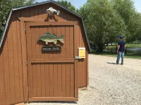 “Deer” Log Cabin with 2Q Log Beds, Bath and Kitchenette