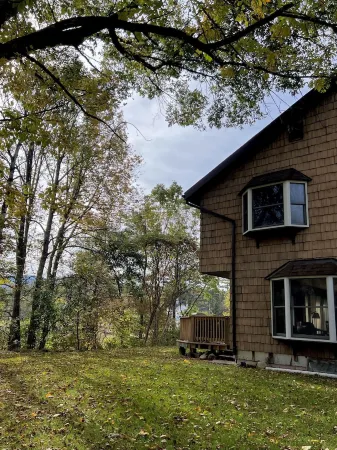 Spacious home in the Heart of 46 High Peaks on The AuSable River - 8-12 Guests