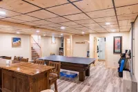 4-bedroom cabin just 10 minutes from Adirondack Park