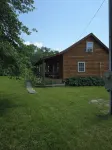 Quaint cabin with AC in Weaubleau