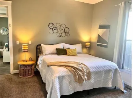 The Dragonfly- A Historic Gem COMPLETELY Restored! Отели в г. Джонсон