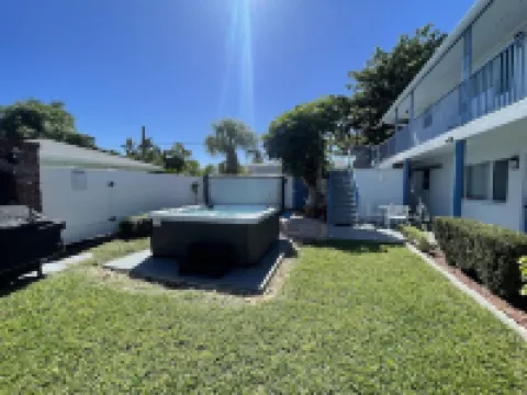 New Listing - 3 Min Walk-Beach, Hot Tub, Tennis, Wi-Fi