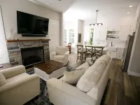 Up North, down South in Brevard, NC - Close to Lumber Arts District and Downtown Hotels in Brevard