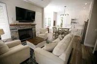 Up North, down South in Brevard, NC - Close to Lumber Arts District and Downtown