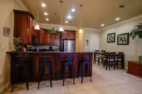 Lovely 2-bedroom unit with a pool & workspace