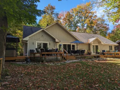 Spacious Golf/Ski Group Retreat  On Golf Course with On Site Hot Tub & Game Room