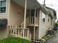 Spacious 3 Bedroom in Downtown Danville: Welcome to 4th Street Retreat Hotels in Boyle County