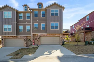 Tylers Razorback Getaway sleeps 4 Hotels near Donald W. Reynolds Razorback Stadium