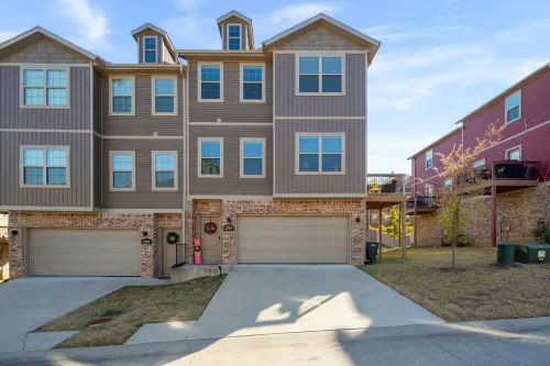 Tylers Razorback Getaway sleeps 4 Hotels in Fayetteville