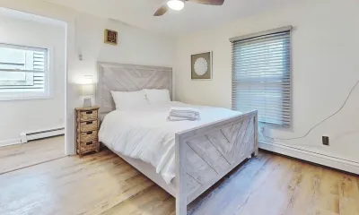 Charming 3 Bedroom Beach Front Cottage Hotels near Champs Sports
