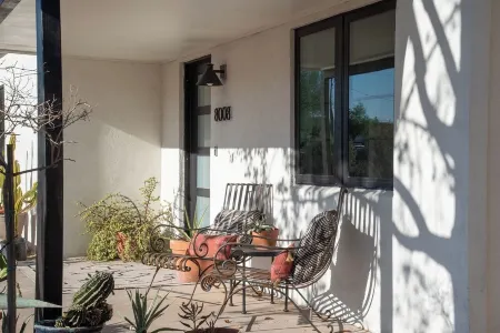 Quaint N. Central Phoenix Home near Piestewa Peak and Phoenix Mountains Preserve Отели рядом с достопримечательностью «Пистева Пик»