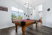 5 bedrm Paradise w/ your own POOL + LAZY RIVER