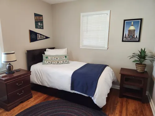 Newly renovated home less than a mile from the University of Notre Dame Hotel a Clay Township