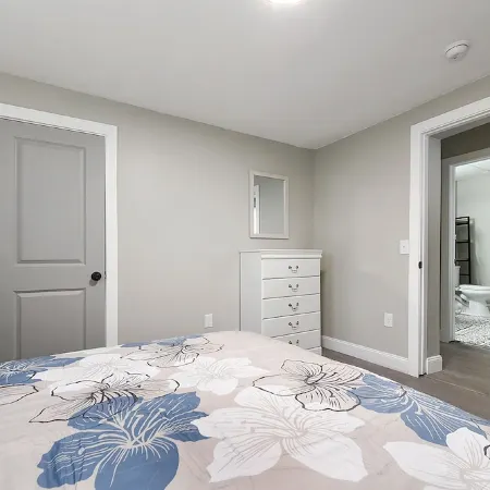 The Blue Haven - Newly Renovated 3Br, 8 Mins to Downtown & Pet-Friendly