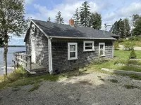 Cozy 1 bedroom cabin a few steps from Gardner Lake