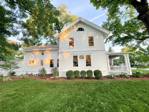 Exquisite Newly Renovated Historic Lake Country Home - Maison La Belle