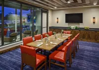 The Bevy Hotel Boerne - a Doubletree by Hilton - breakfast