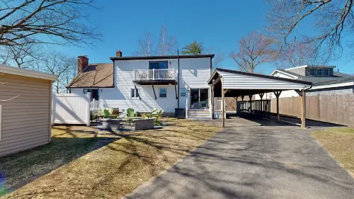 Webster Lake - One Home -Two Apartments