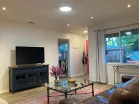 Charming Bright Home Near Dr Hospital & Shopping - Extra Comfy Beds and Couch Hotel a Modesto