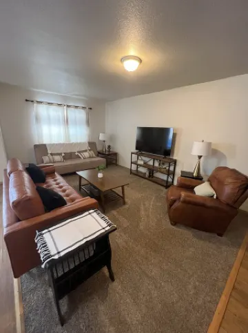 Beautifully furnished 2 bed 1 bath apartment in central location.Sleeps 5