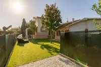 Independent villa free on 4 sides with an annex 1.2 km from the Sea