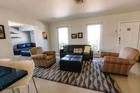 Miami Aventura House Close to Hard Rock Stadium Отели в г. Айвис-Истейтс