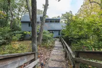 Incredible Mountain Views - Modern Four Bedroom Home - Five Minute Walk to Slope 라이즈 갑 주변 호텔