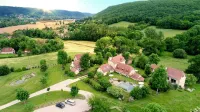 Quercy cottage, contemporary charm, great comfort, garden with natural swimming pool