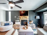 Carpenter Cottage - Renovated condo across from pond