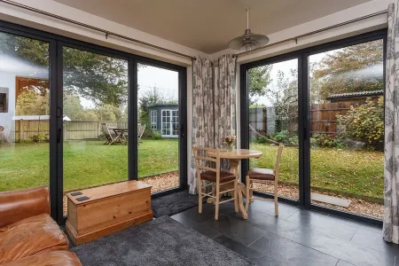 Romantic Forest Cottage with private garden, dog friendly, forest views from bed