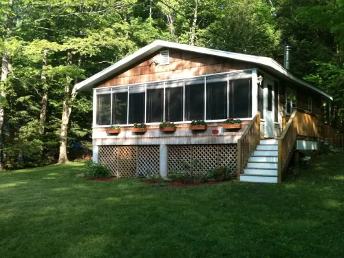 Quiet Comfortable Cabin 5 Min. Walk to Swimming and Boating