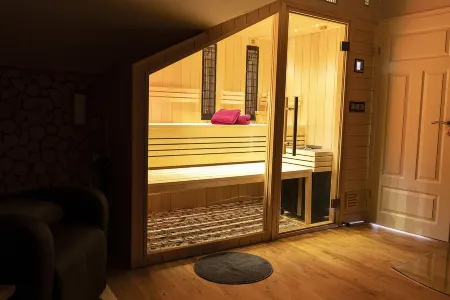 Wellnessloft mit Privatsauna und Garten Отели в г. Ортенберг