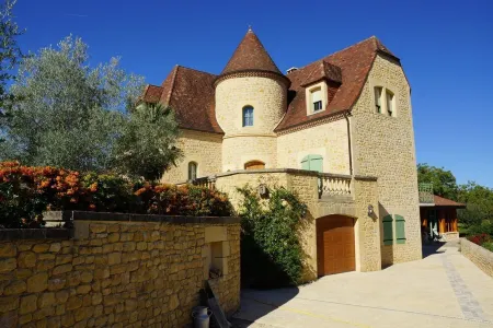 Apartment with swimming pool and place of relaxation and leisure