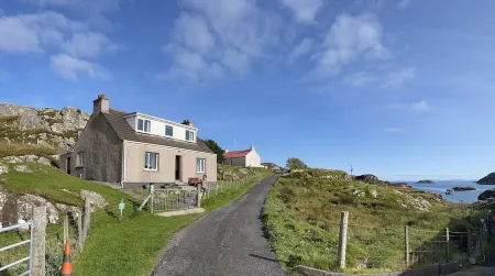 Macaulay Cottage, Grosebay, Isle of Harris