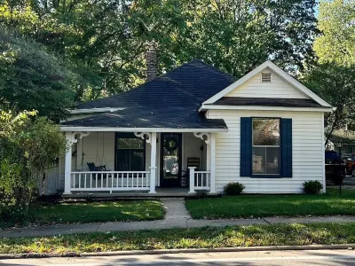 Cottage on Kirkwood: Downtown Charm, Close to IU