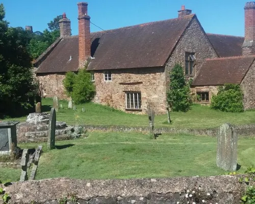 Beautifully Restored 2 Bedroom, Pet Friendly Cottage, Ideal for Exploring Exmoor Hotels in Dunster