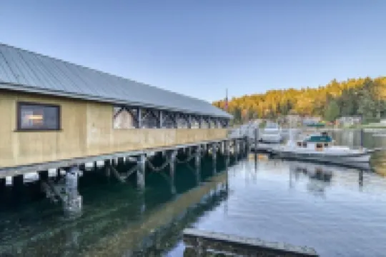Historic Charming Boat in Downtown Harbor
