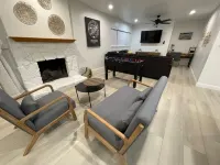 Riverside Cozy Modern Oasis with Pool 리버사이드 호텔