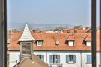 Charmant Appartement à Issenheim, au Pied des Vosges, et di Vignoble Hôtels à proximité de : Maison d'accueil et de formation Saint-Michel