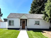 Salmon Goldbug Cottage, hot tub sleeps 8 살몬 호텔