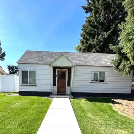 Salmon Goldbug Cottage, hot tub sleeps 8