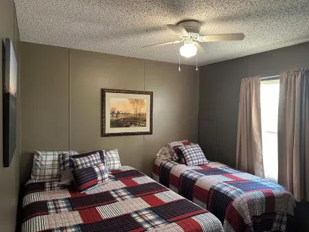 Fish cleaning station, screened porch, covered front porch, fire pit, 3 BR