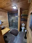 Private Retreat with Mountain Views and a Cascading Creek on 3 Acres. Fast Wifi