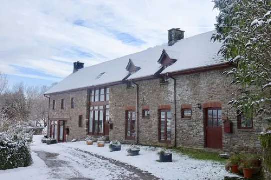 "Home from Home" in the Bannau Brycheiniog with stunning views of the Usk Valley