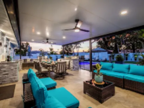 House with Heated Pool and Outdoor kitchen close to Siesta Key Beach!! 휫필드 호텔